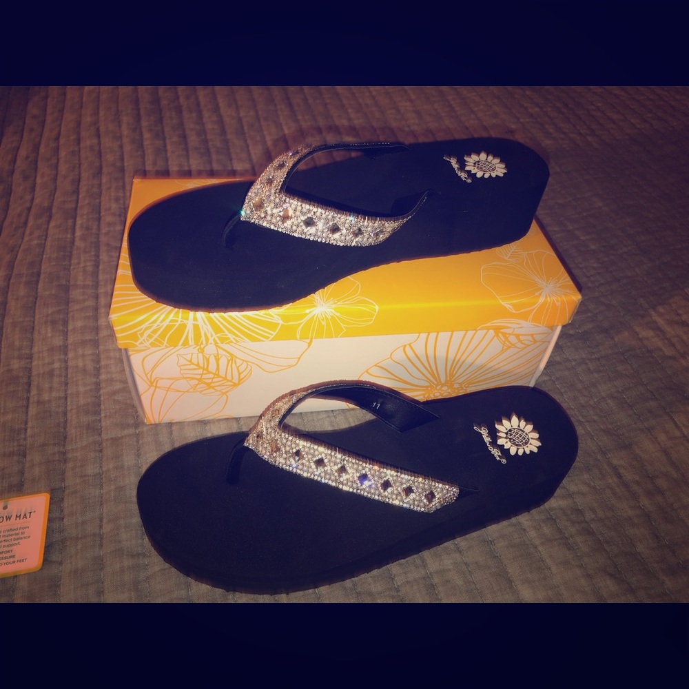Size 11 Yellowbox wedged flip flops
